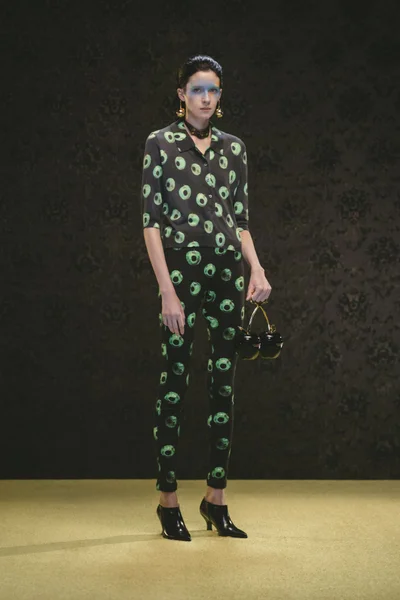 Look 18